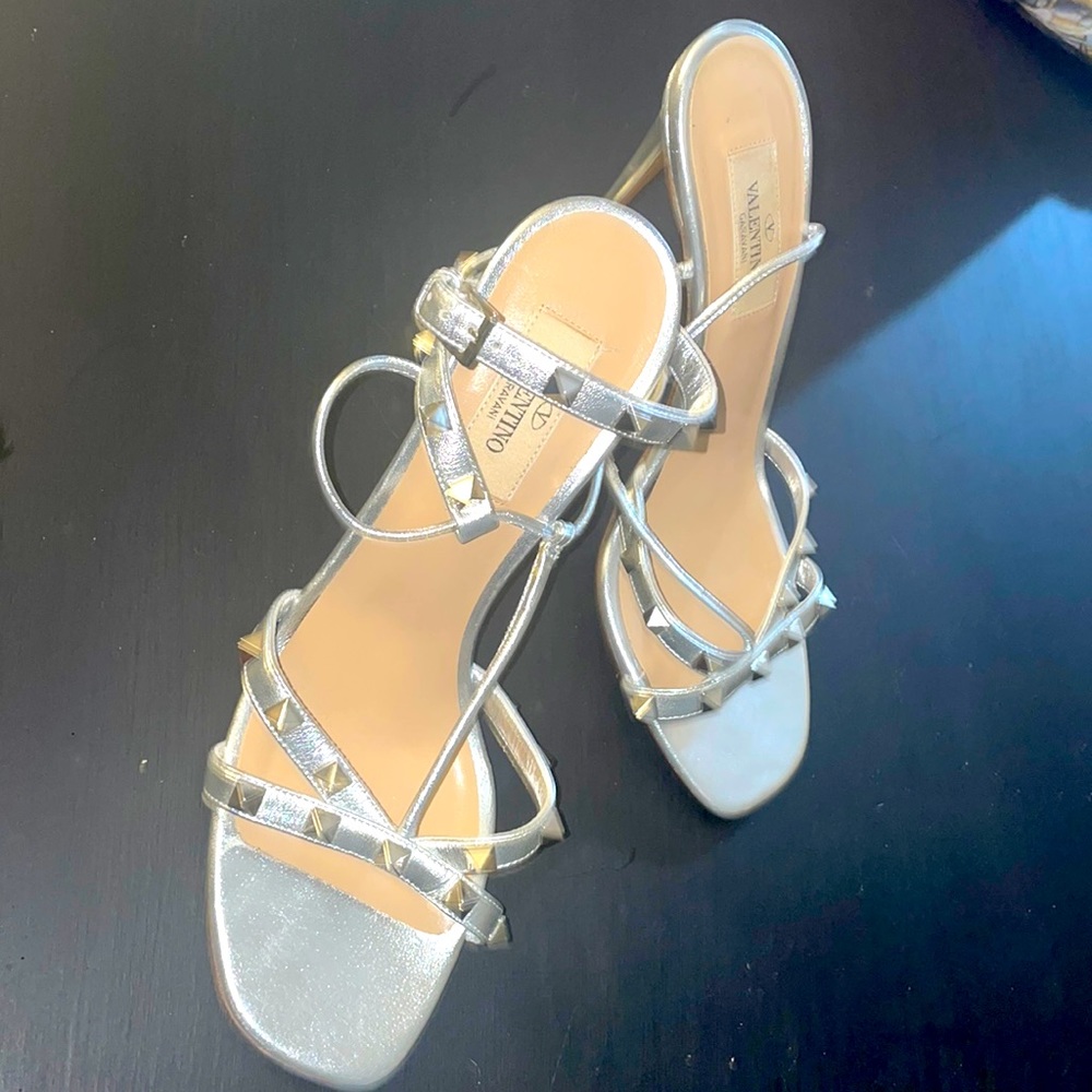 VALENTINO
Rockstud Accents Leather T-Strap Sandals